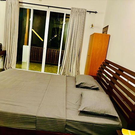 Hotel Blue Fox Hikkaduwa Esterno foto