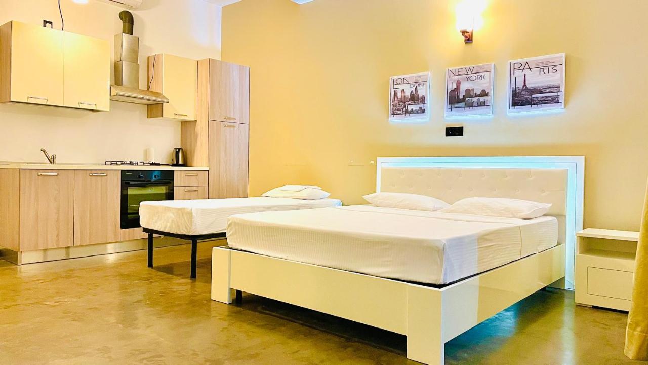 Hotel Blue Fox Hikkaduwa Esterno foto