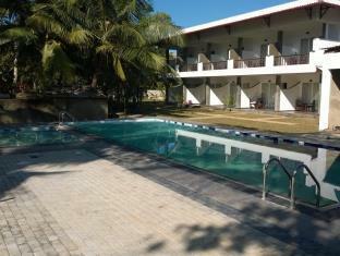 Hotel Blue Fox Hikkaduwa Esterno foto