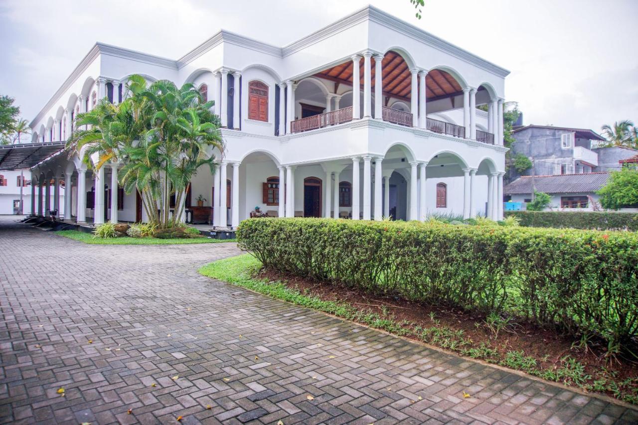 Hotel Blue Fox Hikkaduwa Esterno foto