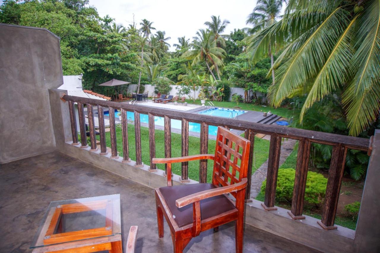 Hotel Blue Fox Hikkaduwa Esterno foto
